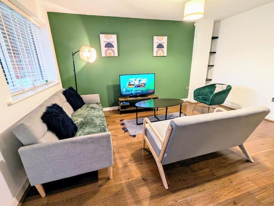 Modern Townhouse Near Coop Live Etihad Villa แมนเชสเตอร์ ภายนอก รูปภาพ