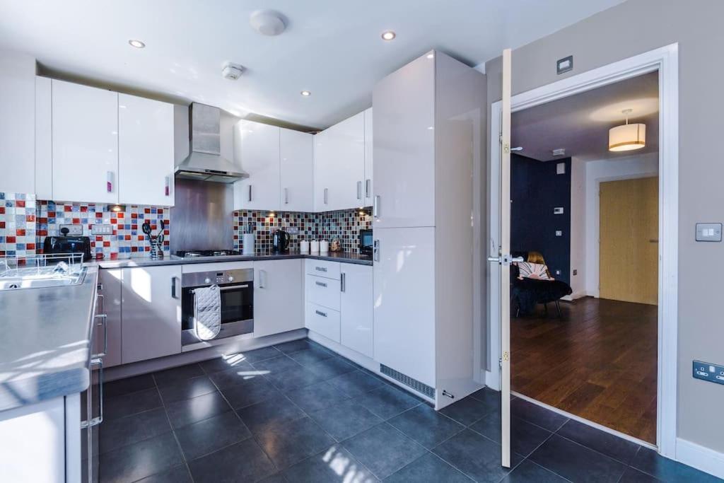 Modern Townhouse Near Coop Live Etihad Villa แมนเชสเตอร์ ภายนอก รูปภาพ