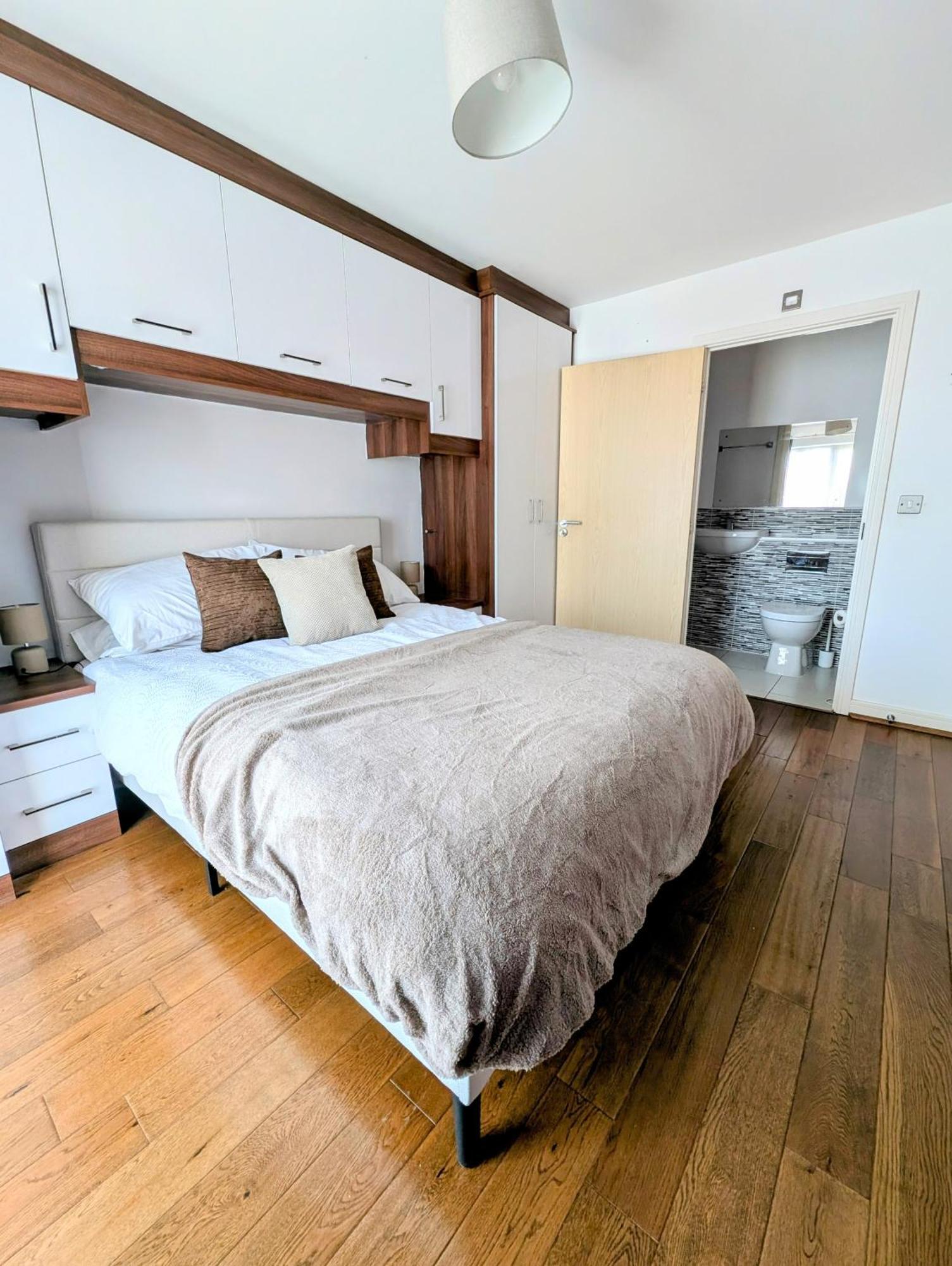 Modern Townhouse Near Coop Live Etihad Villa แมนเชสเตอร์ ภายนอก รูปภาพ